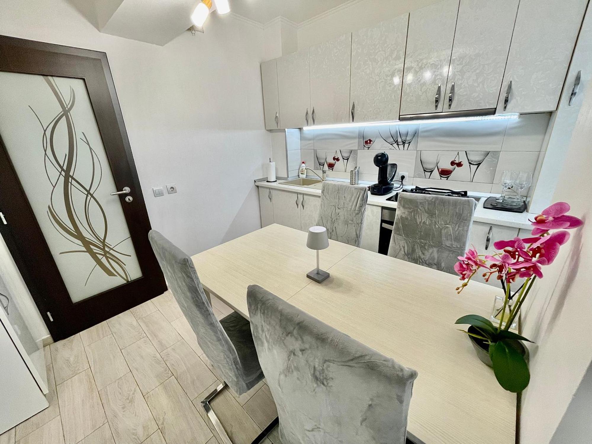 Dacia Residence Apartments Self Check-In Κραϊόβα Εξωτερικό φωτογραφία